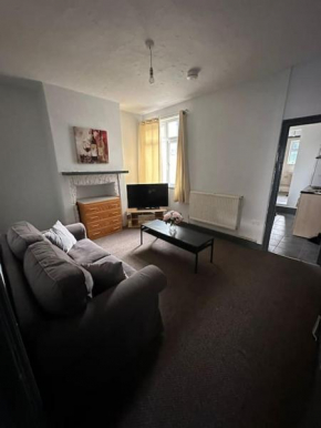 Spacious Comfortable & Central 3 Bed Near Town